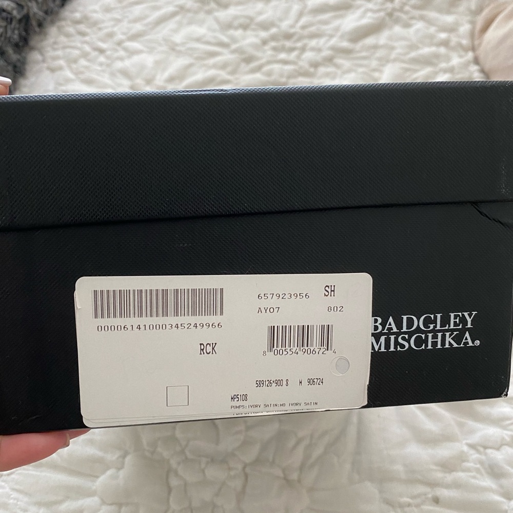 Badgley mischka kitten heels - Picture 2 of 6